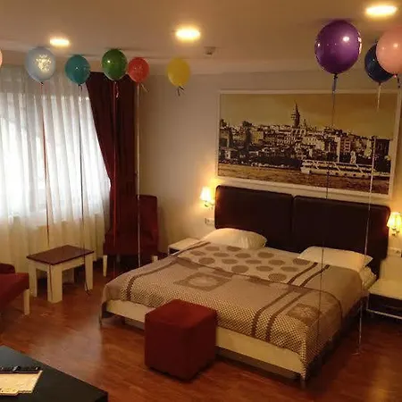 Galata Moon 4*